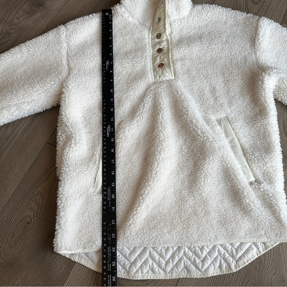 Athleta Cozy Sherpa Snap
Sweatshirt in Ivory - Size XS - Picture 9 of 10
